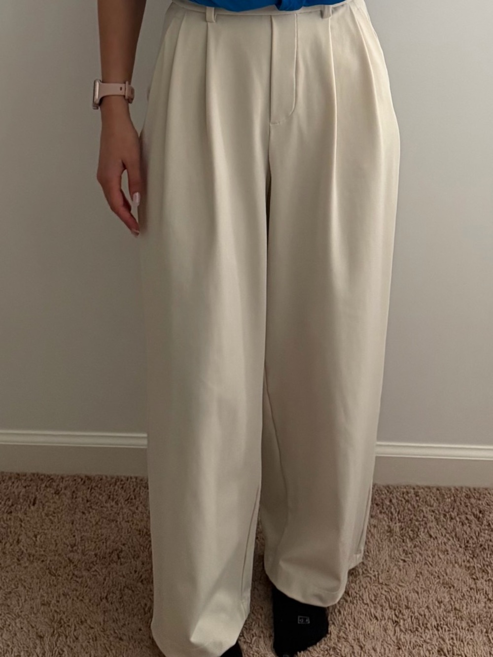 Lululemon Light Ivory Daydrift High-Rise Wide-Leg
Trouser *short